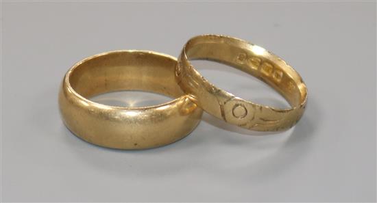 Two 18ct gold wedding bands.